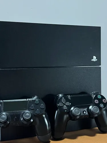 PS4 Fat - 1TB com controle! Entrego 