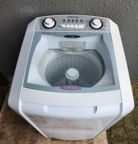 Máquina de Lavar Roupas Funcionando 
