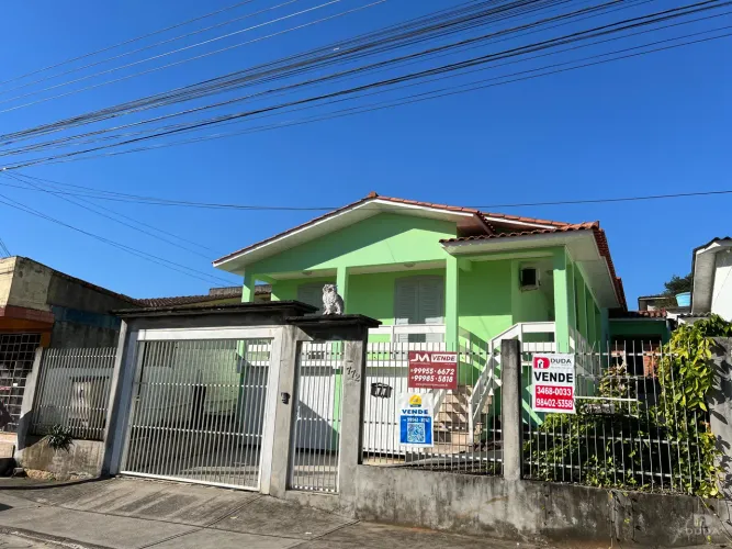 Casa Semi Mobiliada à Venda em Içara - SC