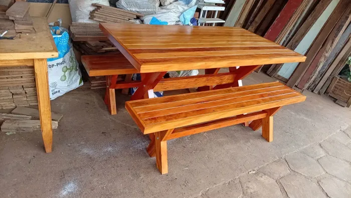 Mesa com bancos de peroba 1,60 mt