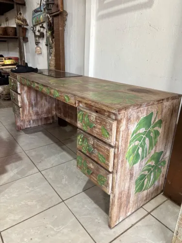 Mesa / escrivaninha 