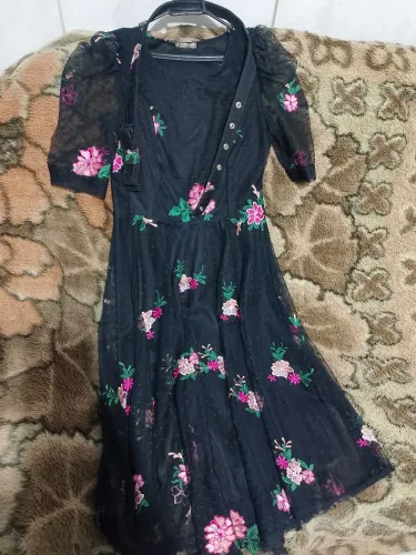 Vestido de tule com bordado a mão novo acompanha cinto 