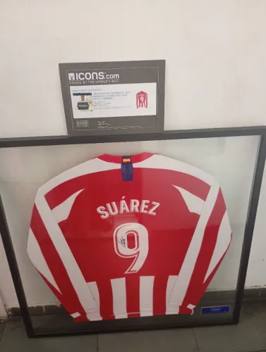 Camisa Atlético de Madrid Autografada Luis Suárez + Certificado ICONS