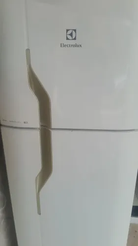 Vende se geladeira eletrolux bem conservada motivo da venda comprei outra nova