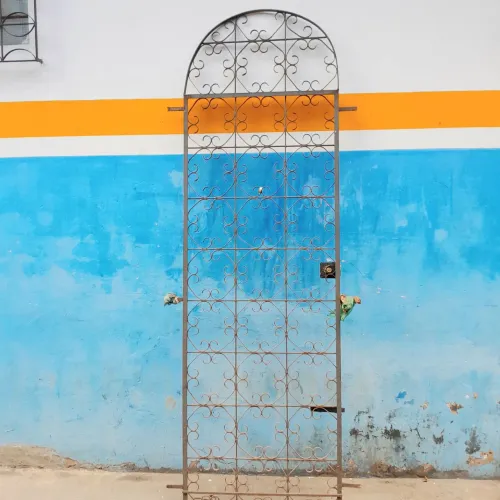 Grade para portas estilo colonial ferro batido,  duas folhas, com fechadura inclusa,