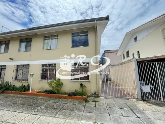 RC Imóveis vende sobrado no Alto Boqueirão