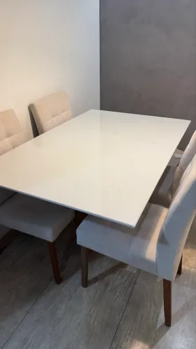 Mesa com 4 cadeiras
