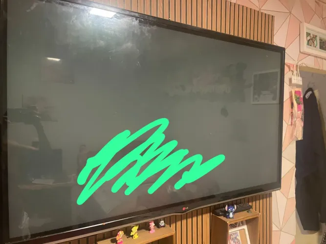 VENDE-SE TV DE 43 POLEGADAS COM NOTA FISCAL 