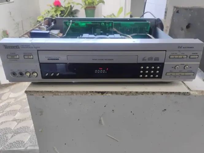APARELHO DE VIDEOKE NO ESTADO PRA CONSERTO E OU RETIRADA DE PEÇAS