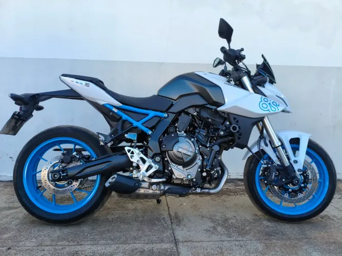 IMPECÁVEL SUZUKI GSX-8s (800cc) com Apenas 3800 KM