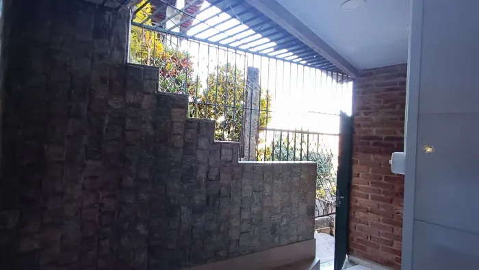 Alugo kitnet para uma pessoa, bairro parque Larangeira segunda rua atrás do super.juci