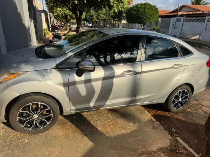Ford Fiesta Sedan SE 1.6 16V Flex 4P 2013