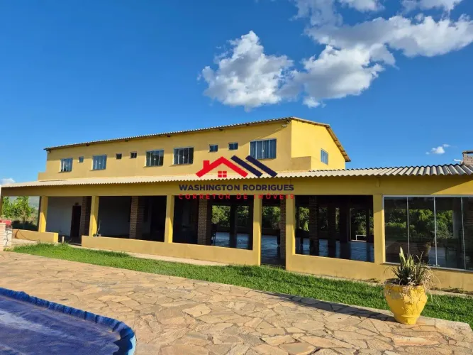 Chácara à venda c/ 10 suítes e 2 piscinas em Luziânia - GO