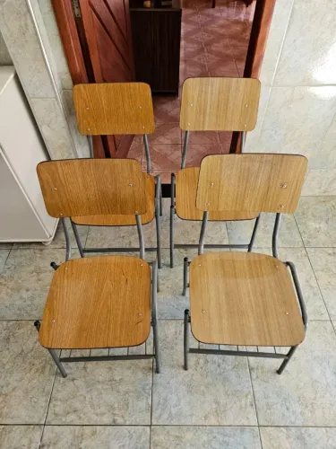 CONJUNTO DE CADEIRAS COM PÉS TUBULAR