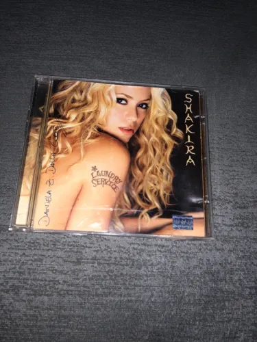 CD Shakira original início da carreira