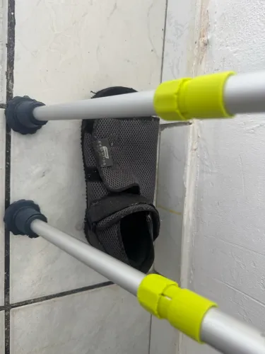 PAR DE MULETAS(mercur) E BOTA NUNCA USADA - 