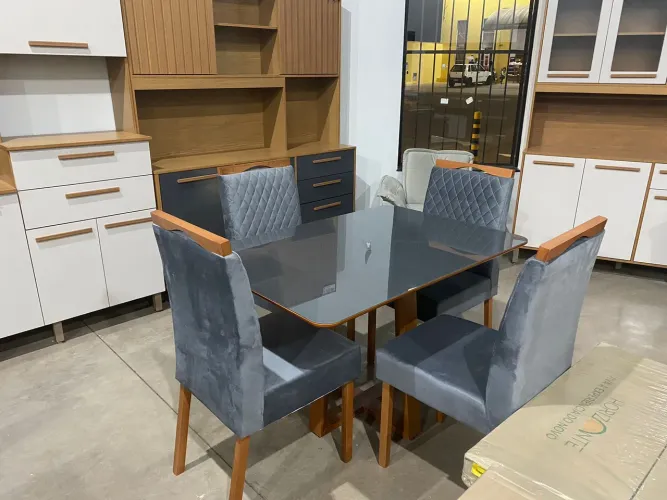 Mesa com 4 cadeiras grafite Queima Mostruário 