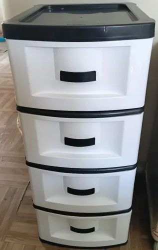 Cômoda com 4 gavetas