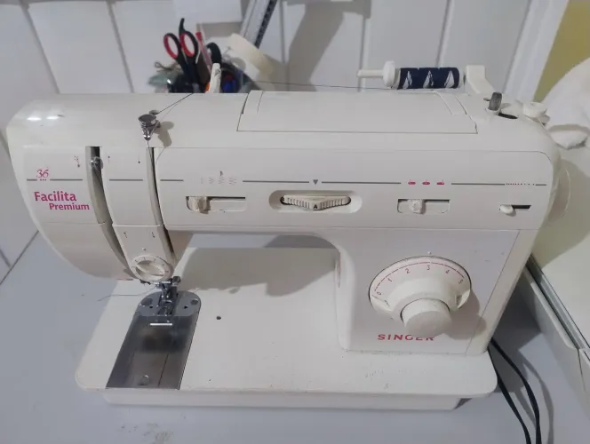 Máquina de costura singer