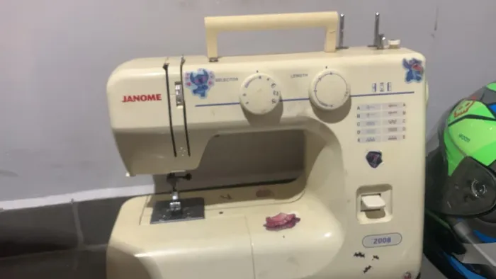 Máquina de costura janome 2008s TROCA OU VENDA