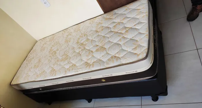 Cama solteiro com colchão confortável nova direto da fábrica