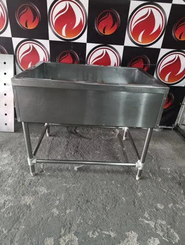 Banho Maria industrial 220 volts usado funcionando perfeitamente todo no aço inox 