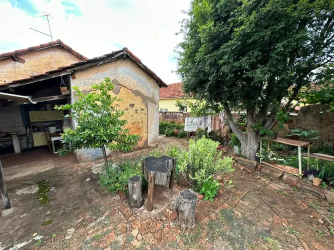 Casa para aproveitamento do terreno de 494 m² no centro da cidade, muito bem localizado, à