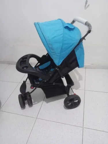 CARRINHO DE BEBÊ EM ÓTIMO ESTADO