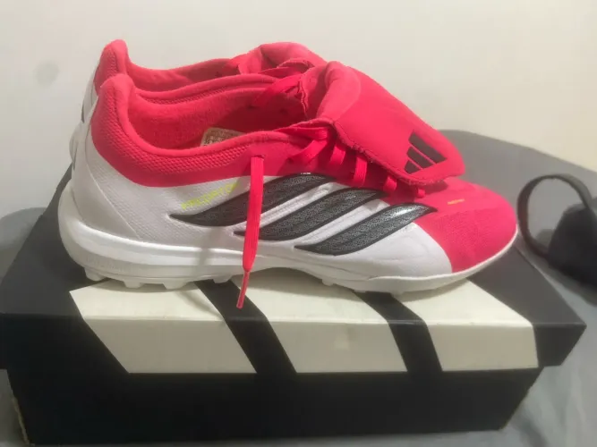 Chuteira adidas Predator Ligue tamanho 39