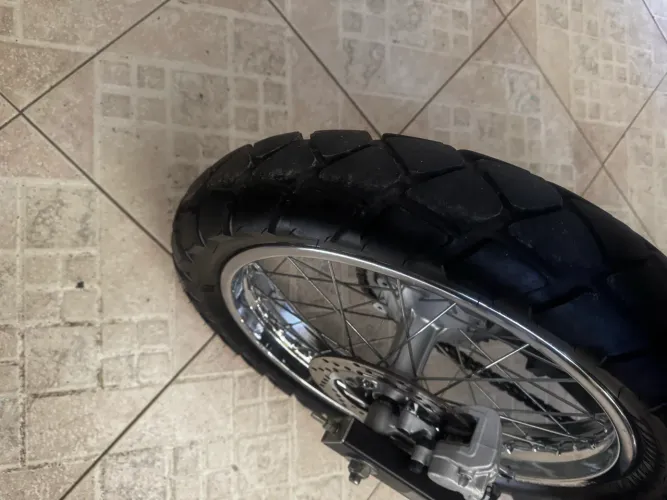 Moto muito nova com 20 e poucos mil km rodados!