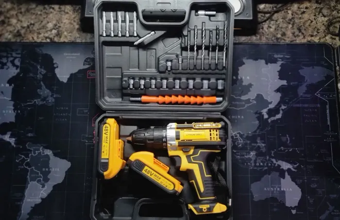 Furadeira Parafusadeira 48V com 2 Baterias - Kit Completo com Maleta - Nova
