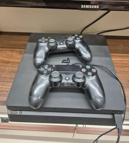 Playstation 4 Slim com mais de 1000 jogos. ÚNICO DONO.
