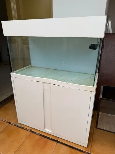 Aquário 200L com móvel de madeira