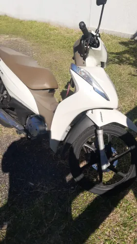 Moto em perfeito estado.