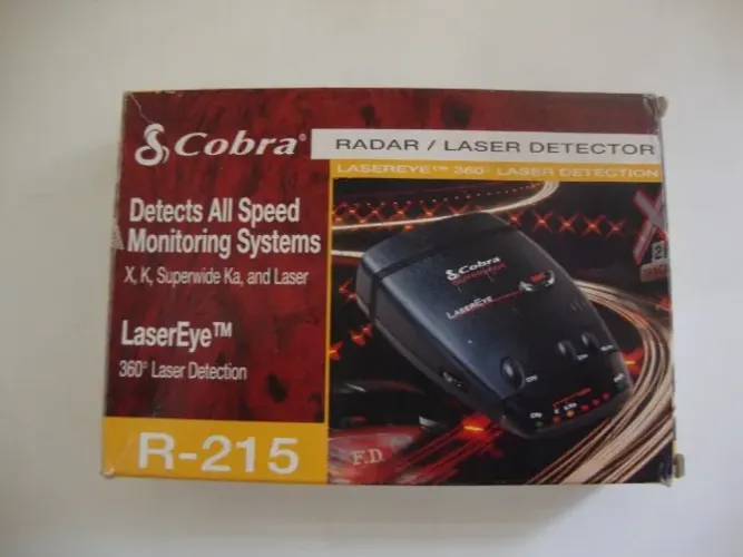 Detector de radar antigo marca Cobra Modelo R-215.