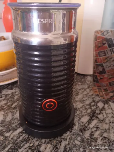 Espumador de leite Nespresso, usado em ótimo estado.