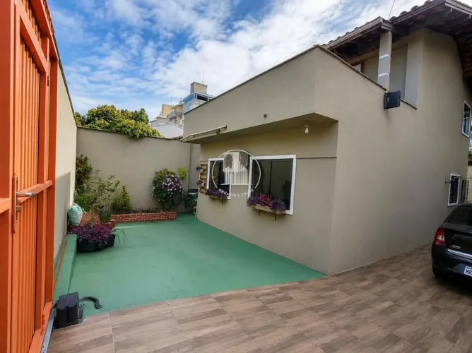 Casa comercial com 3 quartos e piscina