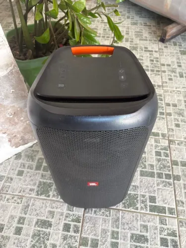 vende-se jbl partybox 100