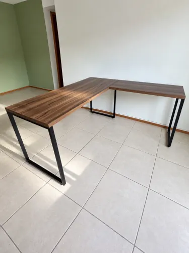 Vendo mesa de escritório usado