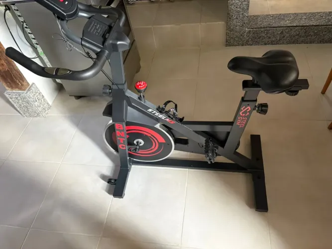 Bicicleta Ergométrica Spinning Steel Gym M5 Smart BNTC - Excelente Estado