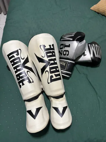 Kit luva e caneleira Muay Thai