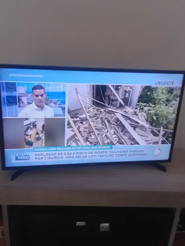 Uma TV esmart 43 bem conservada por 1,0000 reais