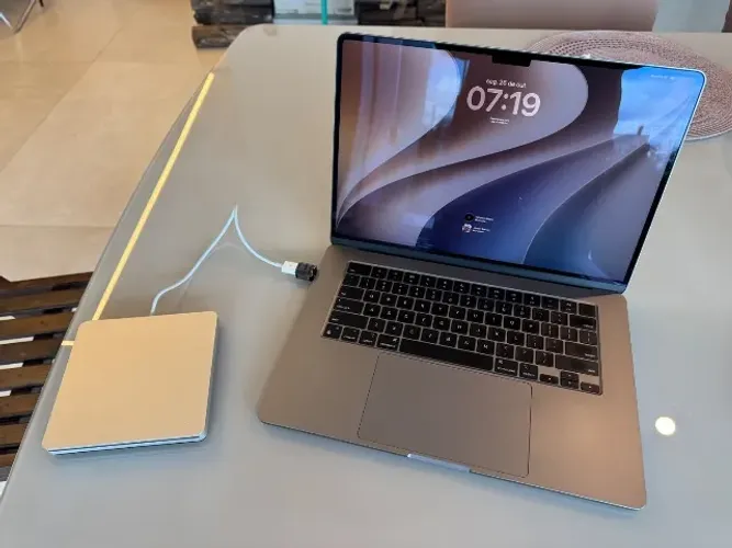 MacBook Air 15" M3 512 gb + Apple SuperDrive USB
