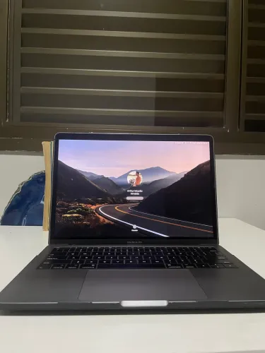 MacBook Pro 2017 13 Polegadas (580 Ciclos)