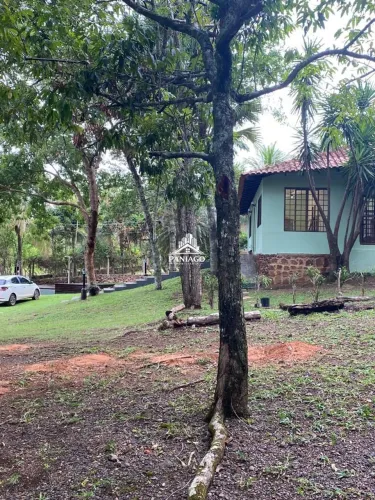 Chácara à Venda com 4.752 m², Suítes, Área Gourmet e Córrego Perene
