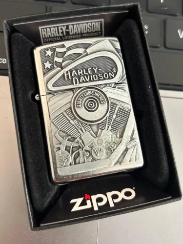 Isqueiro Zippo Harley Davidson 29266 HD Flag Embelm 