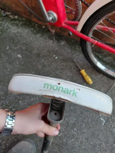 Banco monark monareta