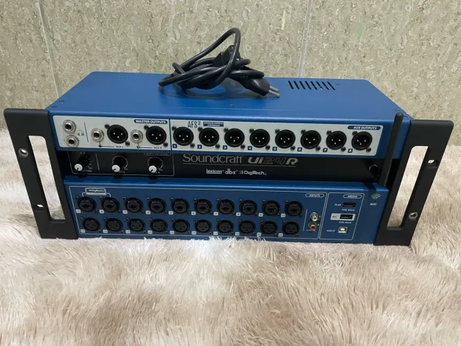 Mesa digital Ui24R