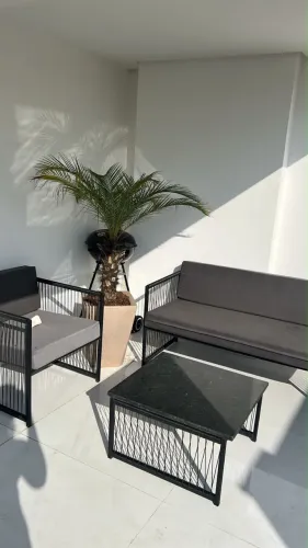 Poltrona externa com mesinha 