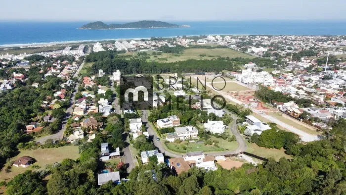 Terreno de 1.302 m² em condomínio de luxo no Campeche, Floripa/SC